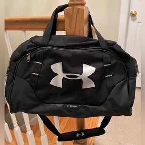 Under Armour Duffle Bag in Black/Metallic Silver